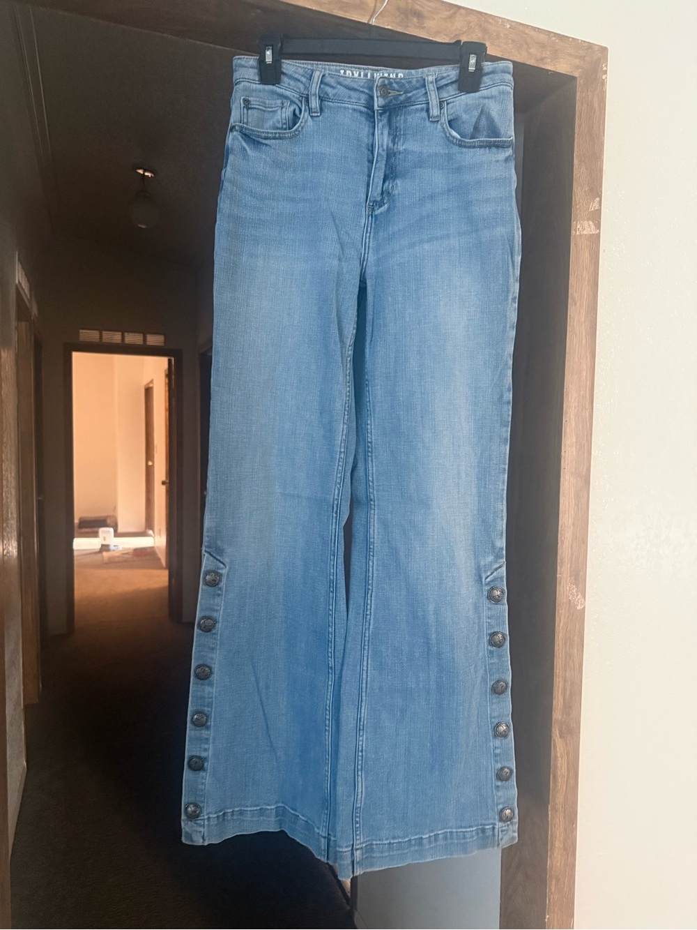 Light Blue Wide-Leg Button-Accent Jeans - Women